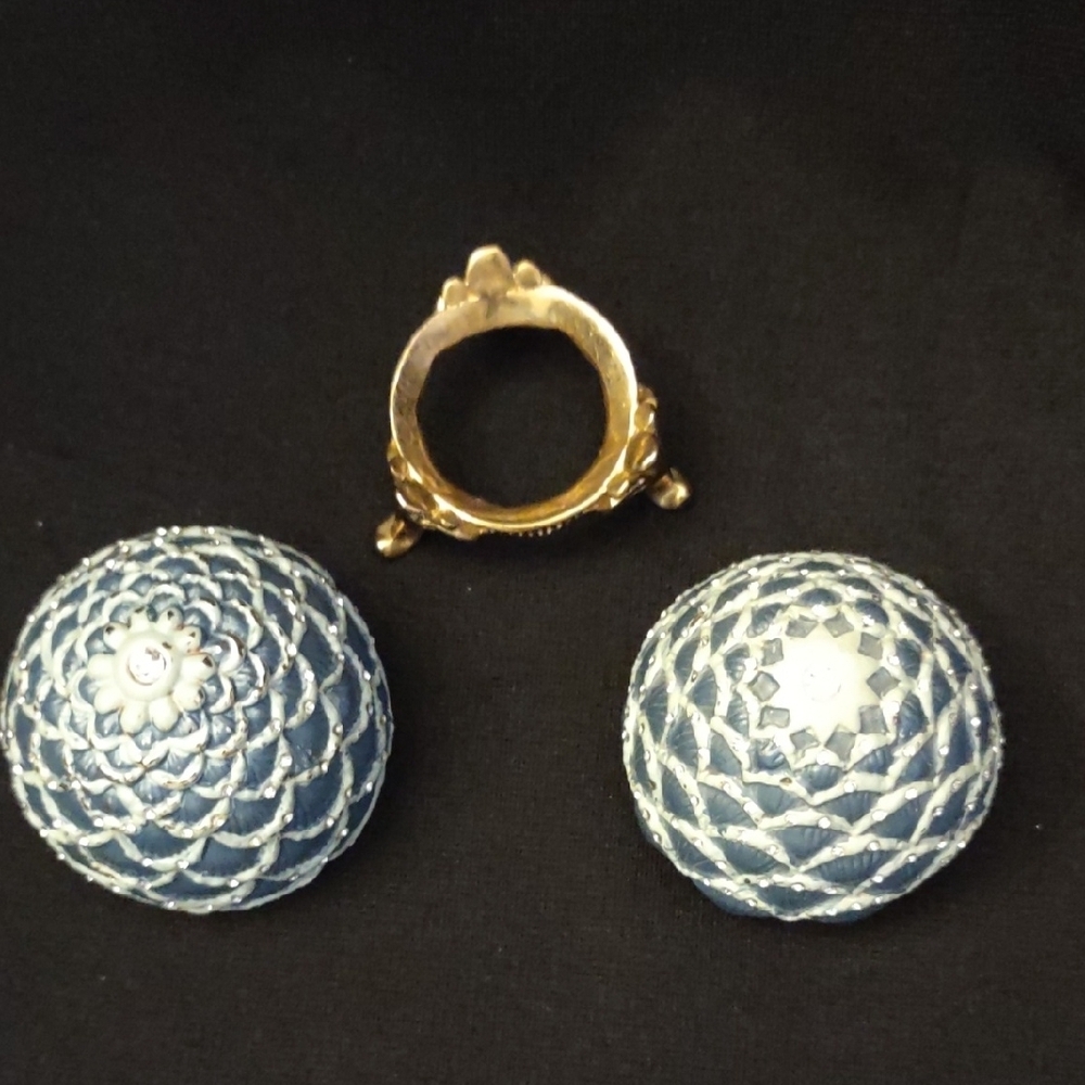 Elegant Blue and Gold Decorative Trinket Box Egg with Magnetic Closure - Picture 5 of 10